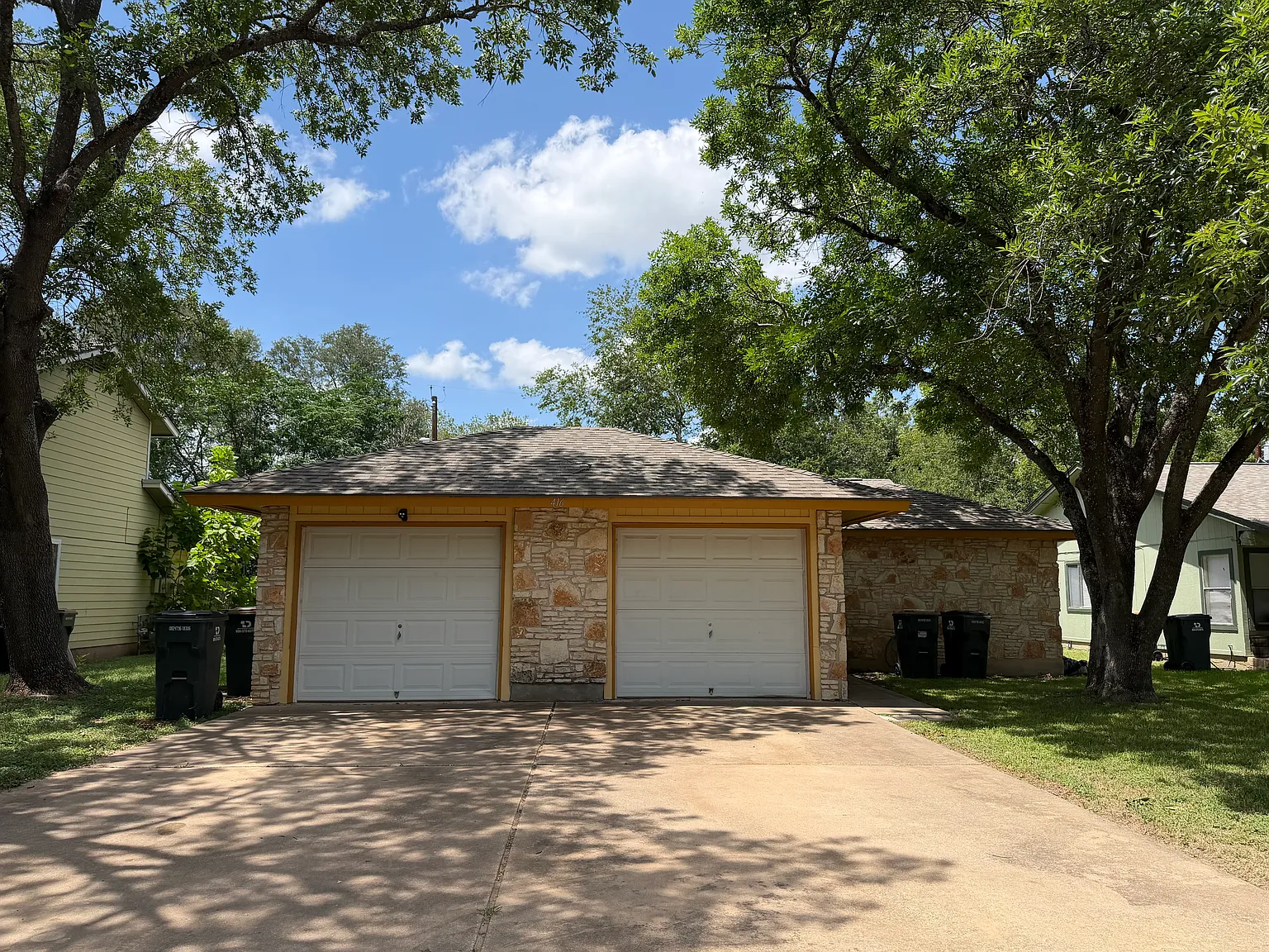 2 bed, 950 sqft, $1,400 — Photo 1