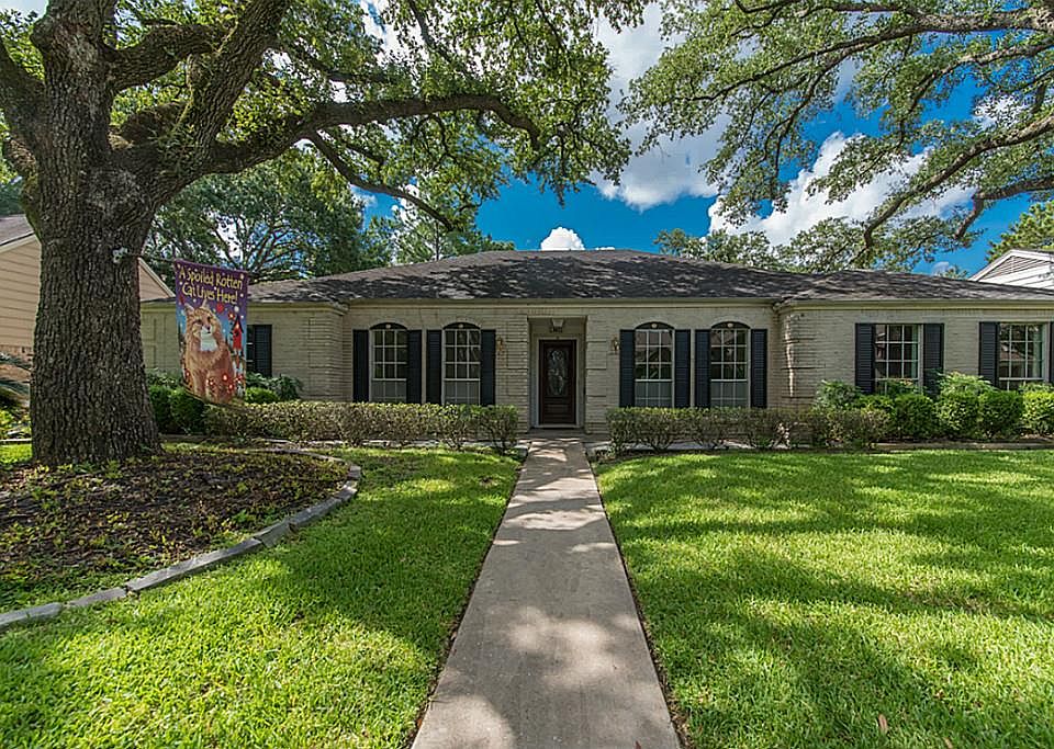 2nd image of 13811 Barryknoll Ln
