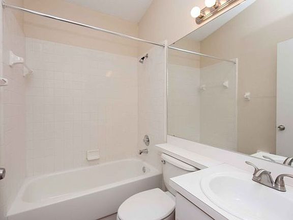 4th image of 924 N Grant St