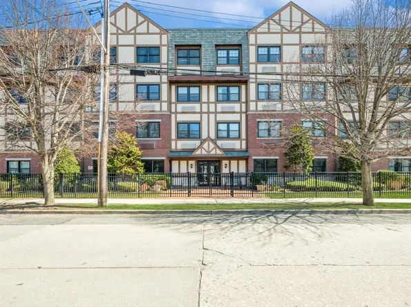 55 Clinton Avenue #308, Rockville Centre, NY 11570