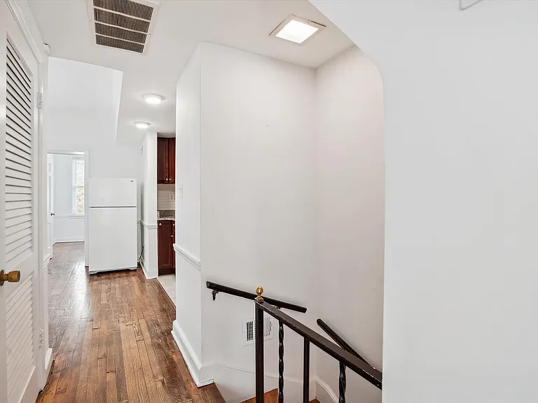 2431 I St NW #B — Photo 7