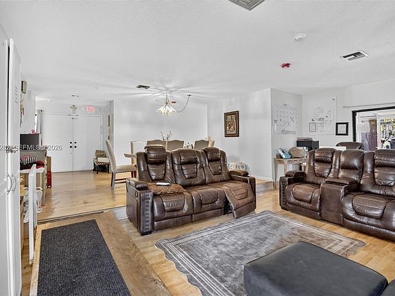 4th image of 12104 Landing Way