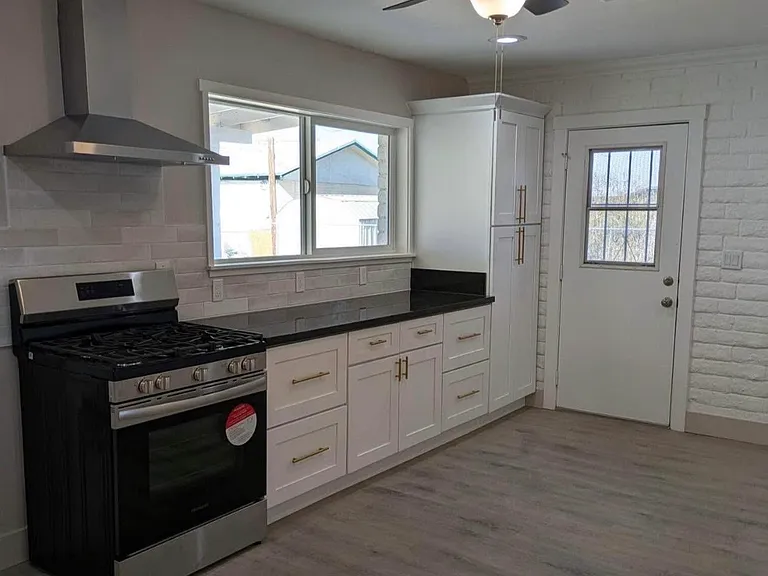 513 N Lincoln Ave — Photo 2