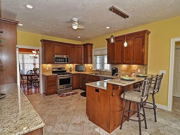 5th image of 18 Lawton Ln