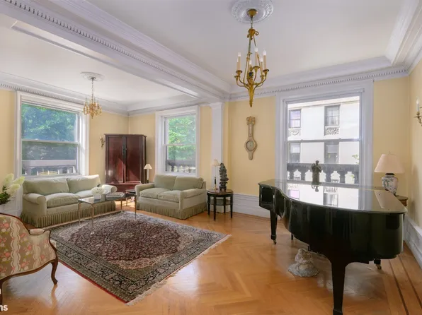 258 Riverside Drive image 3 of 10