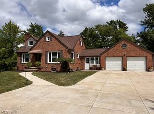 7797 York Rd, Parma, OH 44130