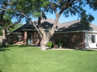 108 Weeping Willow, Uvalde, TX 78801