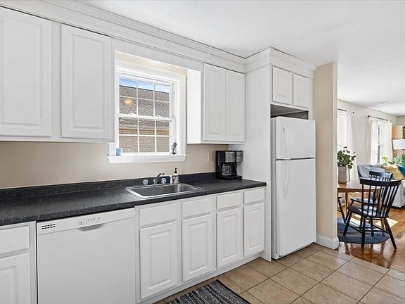 5th image of 468-470 Sea St