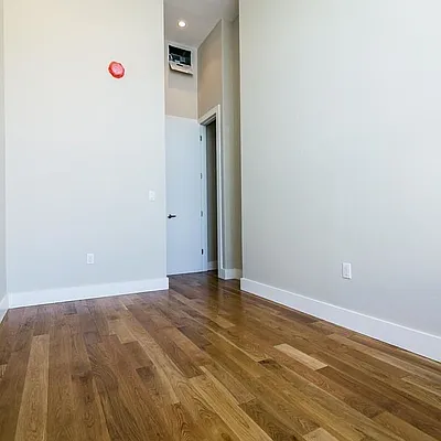 Rented by Nooklyn NYC LLC | media 4