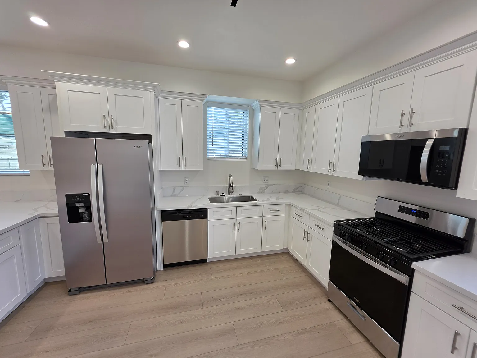 3 bed, 2.5 bath, 1350 sqft, $3,795 — Photo 4