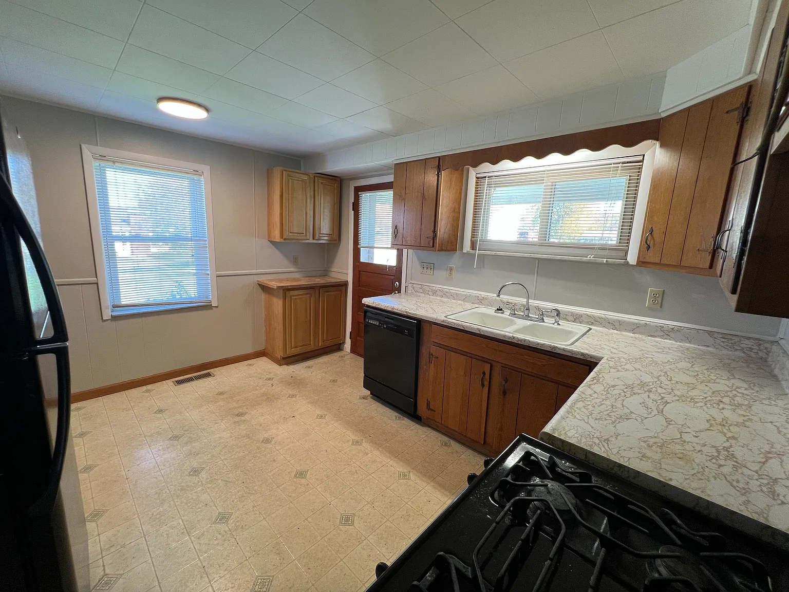 2 bed, 2000 sqft, $1,500 — Photo 4