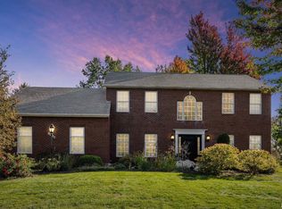 5909 Jaybird Cir, Davenport, IA 52807