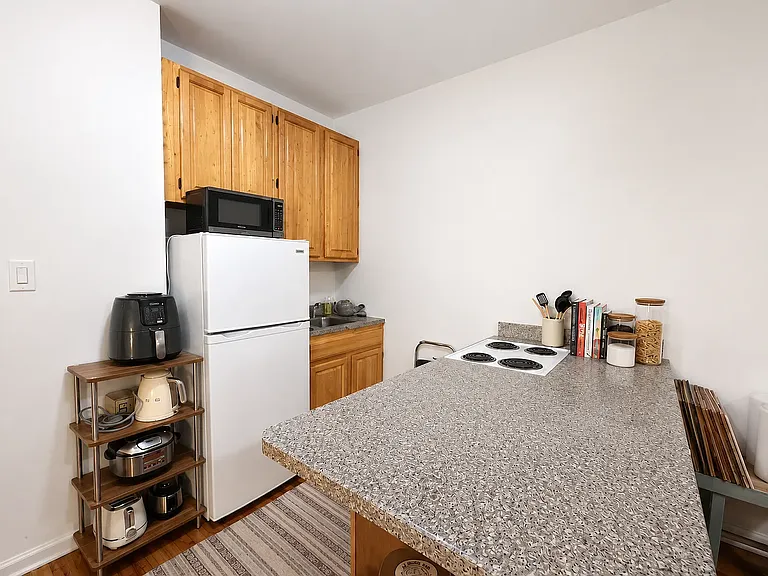 315 E 5th St #2B — Photo 3