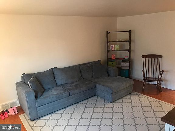 4th image of 232 Pine St