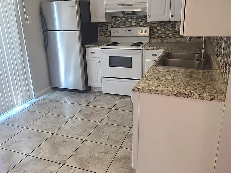Hiddencrest Ln — Photo 11
