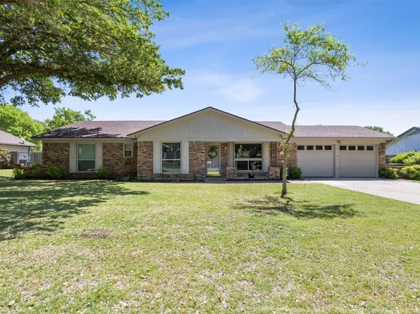 1323 Hemphill Dr, Cleburne, TX 76033