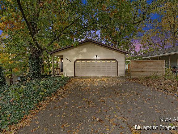 2nd image of 7093 Peninsula Dr NE