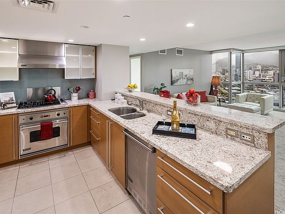 5th image of 1177 Queen St APT 2601