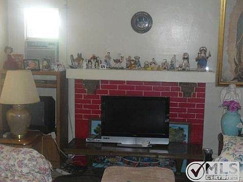 4th image of 421 Salem St