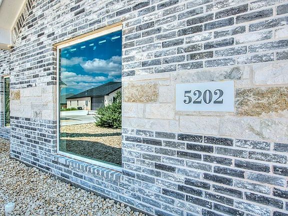 5th image of 5202 Riviera Ln