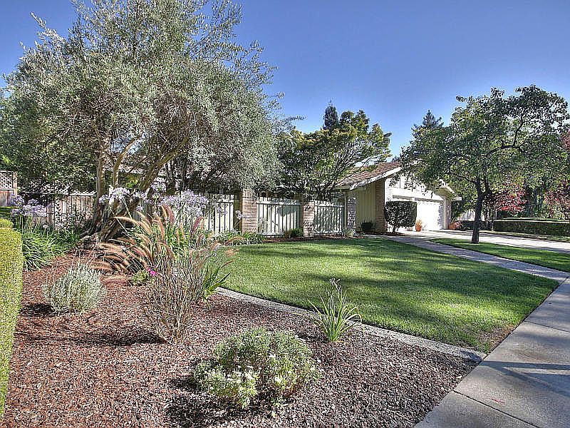 1st image of 123 E Las Palmas Ave