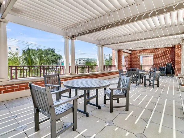 150 Bee St APT 415, Charleston, SC 29401