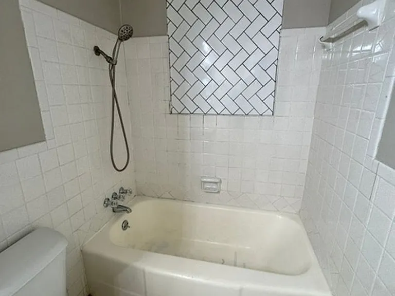 2204 Edgewood Dr — Photo 16
