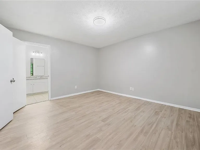 113 Tuxworth Cir — Photo 24
