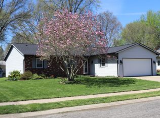 11 Merlin Dr, Rochester, IL 62563