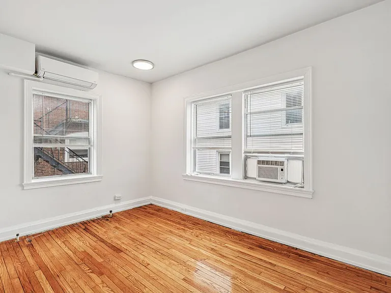 10 Montgomery — Photo 139