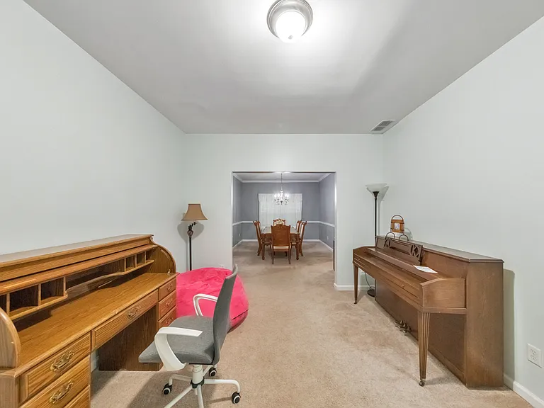 179 Holbrook Dr — Photo 25