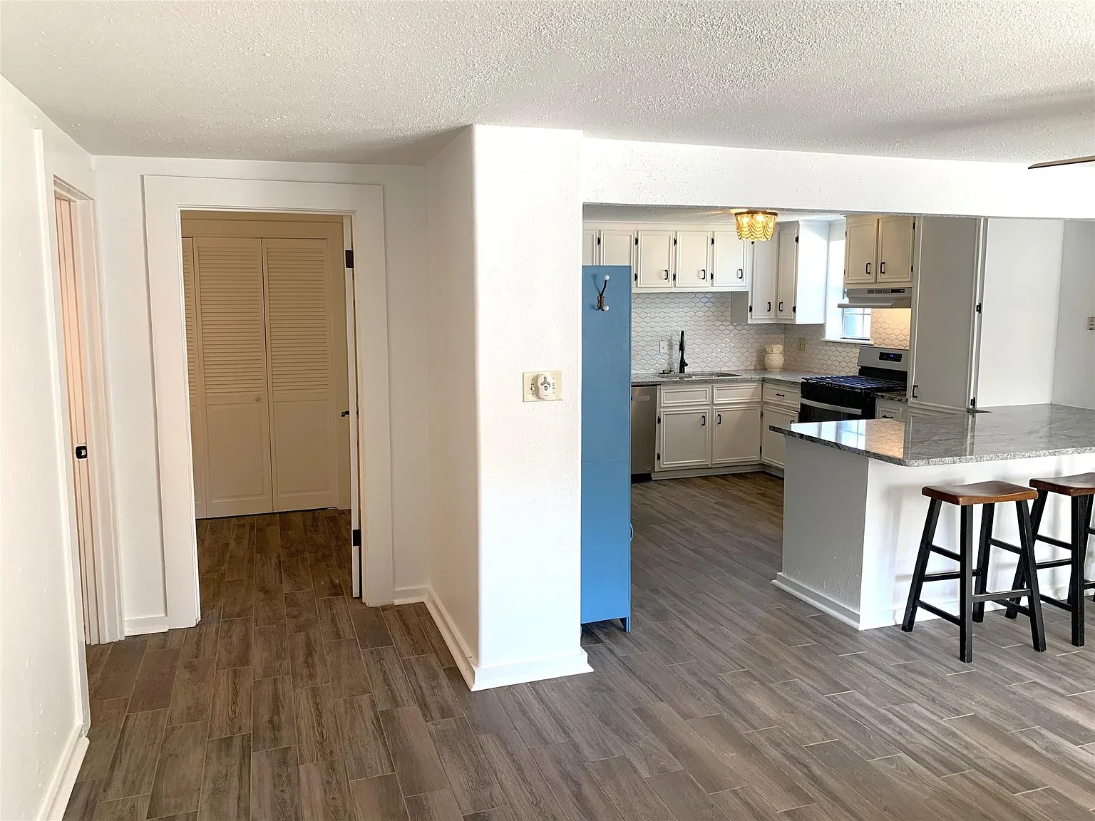 2 bed, 1.0 bath, 1019 sqft, $1,550 — Photo 2