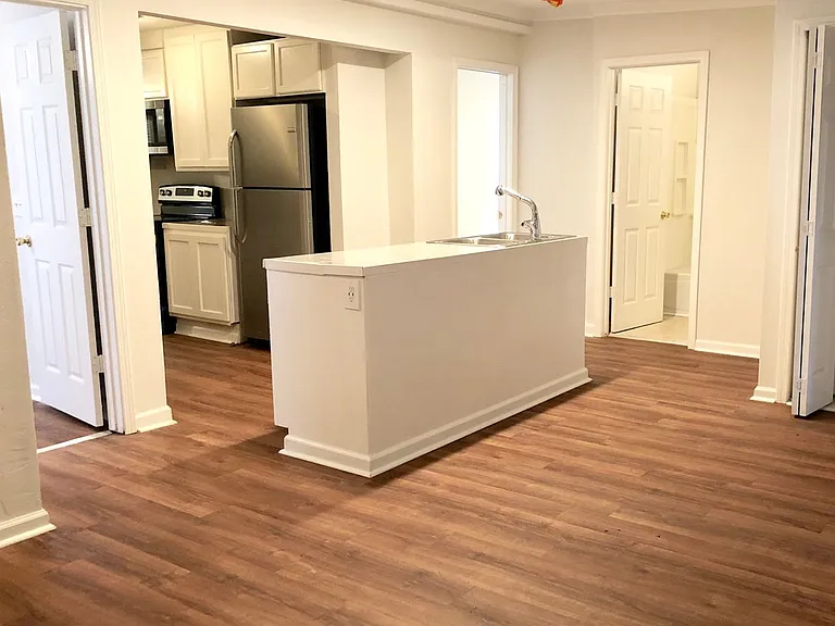 1441 W Roosevelt St — Photo 5