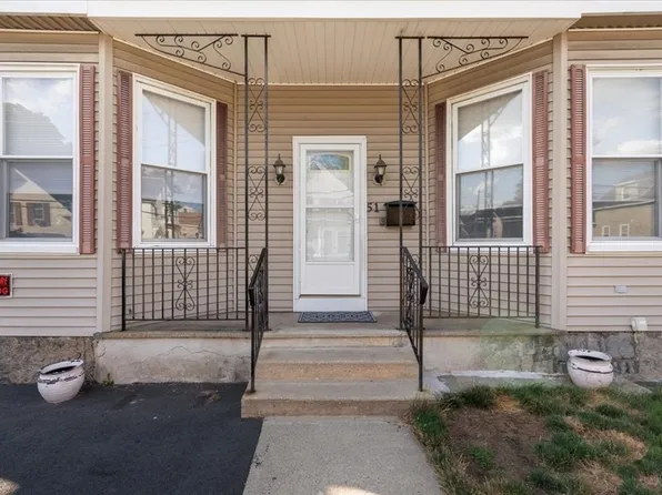 51 Manchester St, Lowell, MA 01852