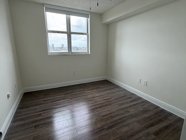 504 Sunny Isles Blvd — Photo 7