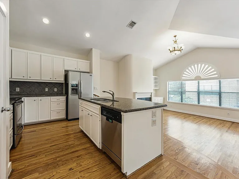 9829 Riddlelink Ln — Photo 6
