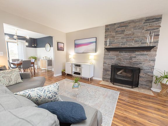 3rd image of 1368 E Zinnia Dr