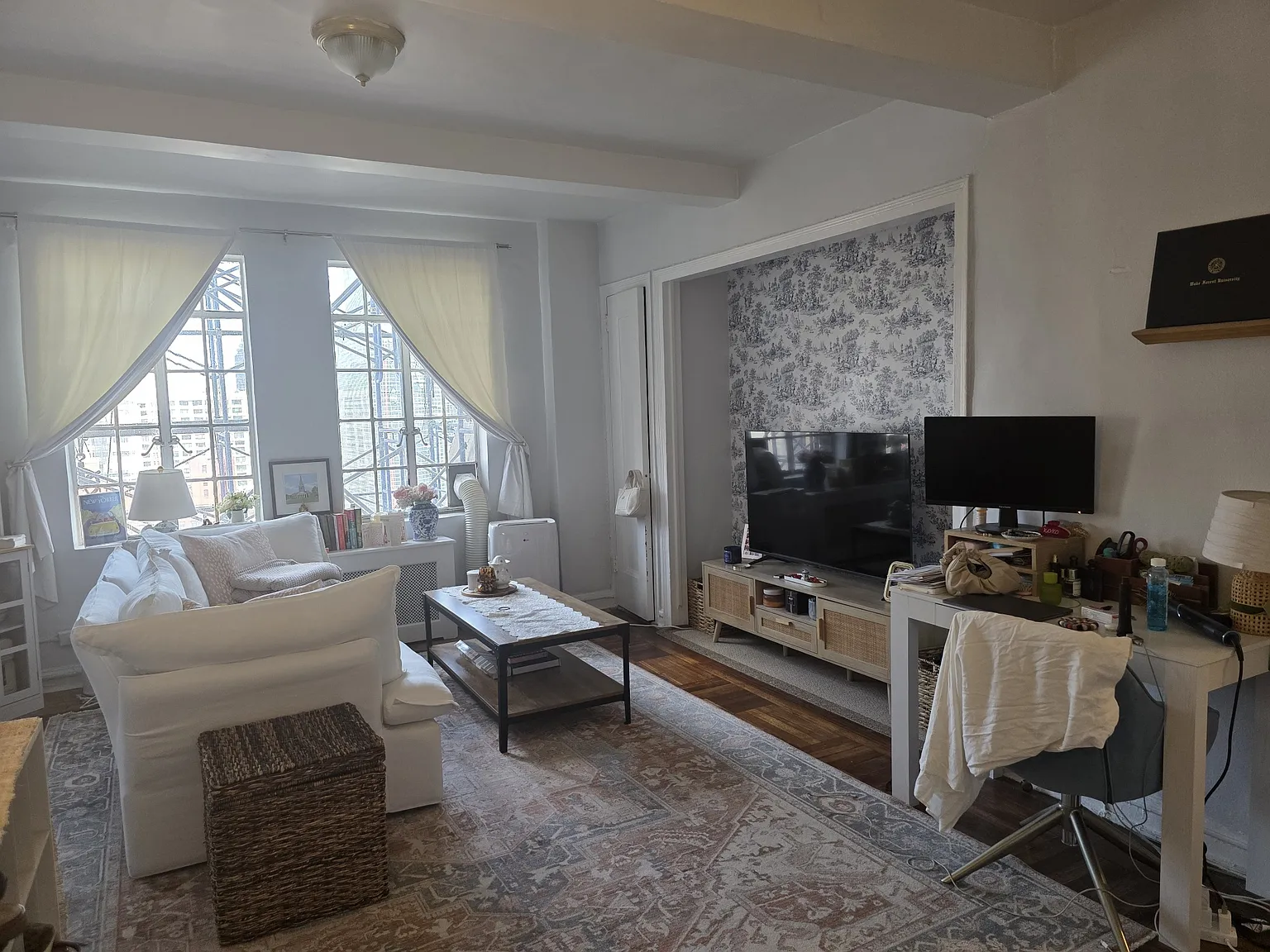 320 East 42nd Street — Photo 4