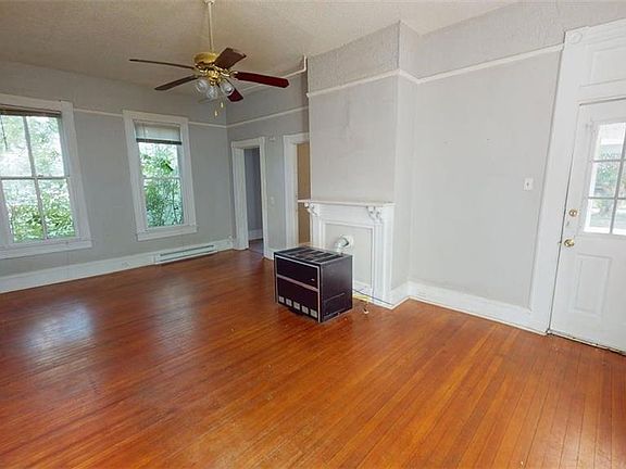 3rd image of 1136 Jackson Ave