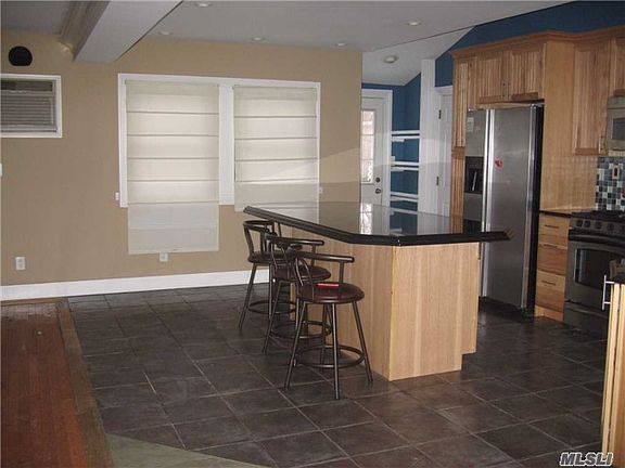 4th image of 54 Comerford St