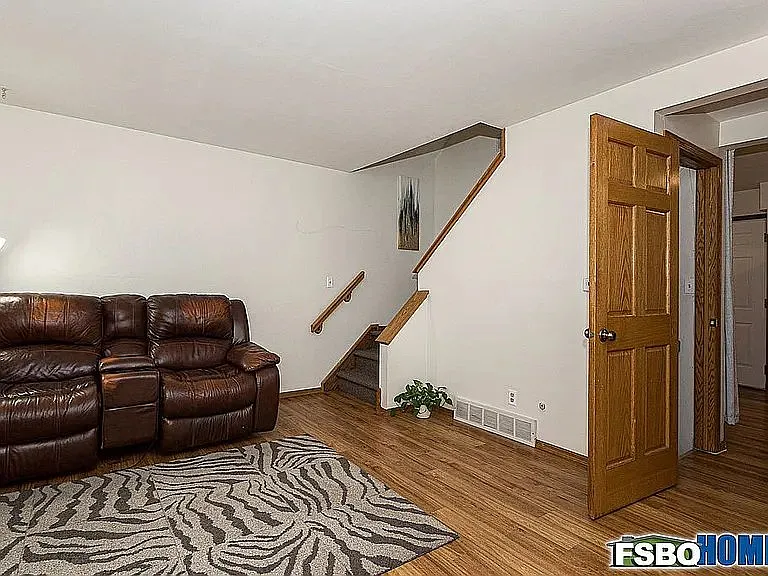 2615 Hawthorne Dr — Photo 4