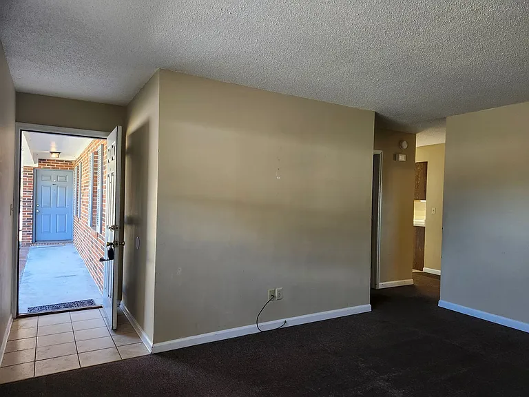 101 Lytle Rd — Photo 6