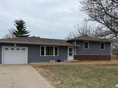 407 Camelot Dr, De Soto, IL, 62924