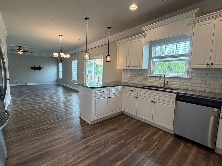 1008 Swan Ct — Photo 33
