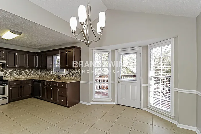 106 Whitney Ln — Photo 6