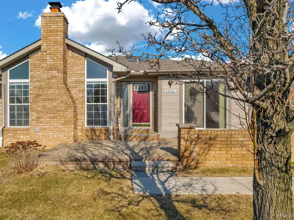 59303 Royal Oak Ct, Washington, MI 48094