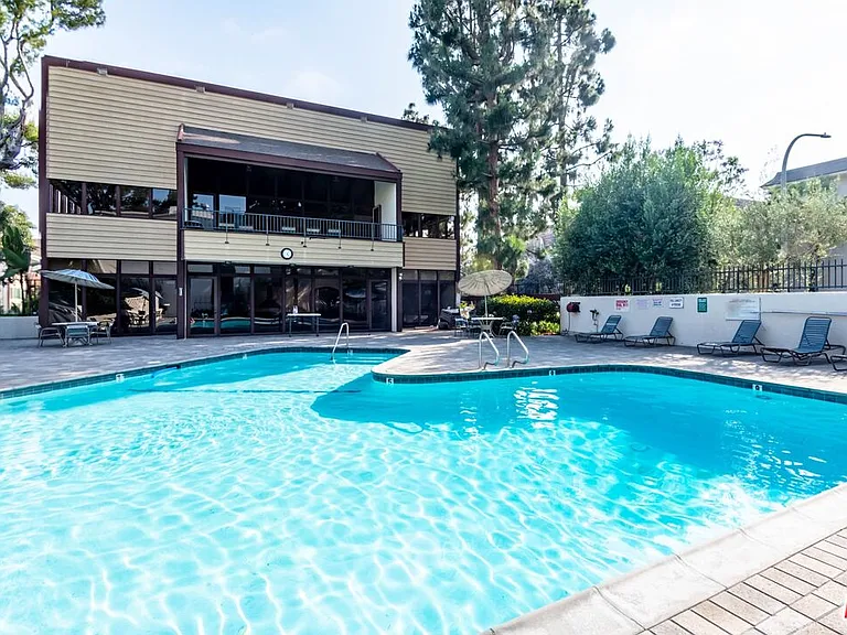 6000 Canterbury Dr #6000D212 — Photo 34