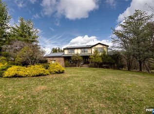 81 E Crescent Ave, Mahwah, NJ 07430