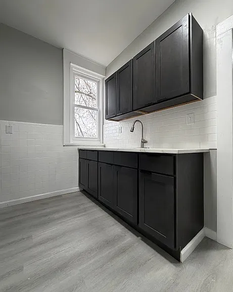 218 E 7th St #37 — Photo 2
