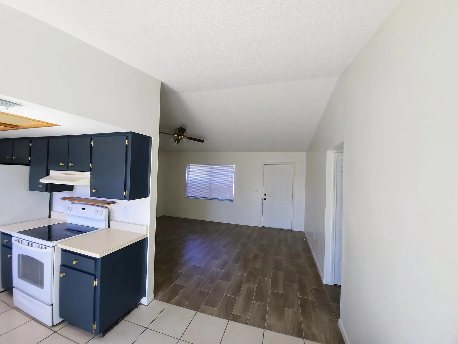 3 bed, 1152 sqft, $2,350 — Photo 4